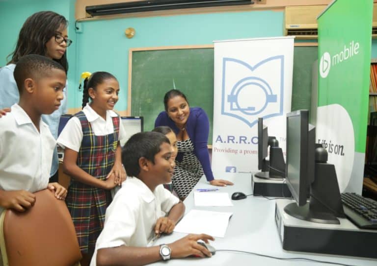 bmobile supports ARROW foundation with computer donation